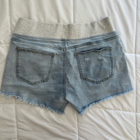 Maternity Light Denim Shorts Destructed - Picture 4 of 4